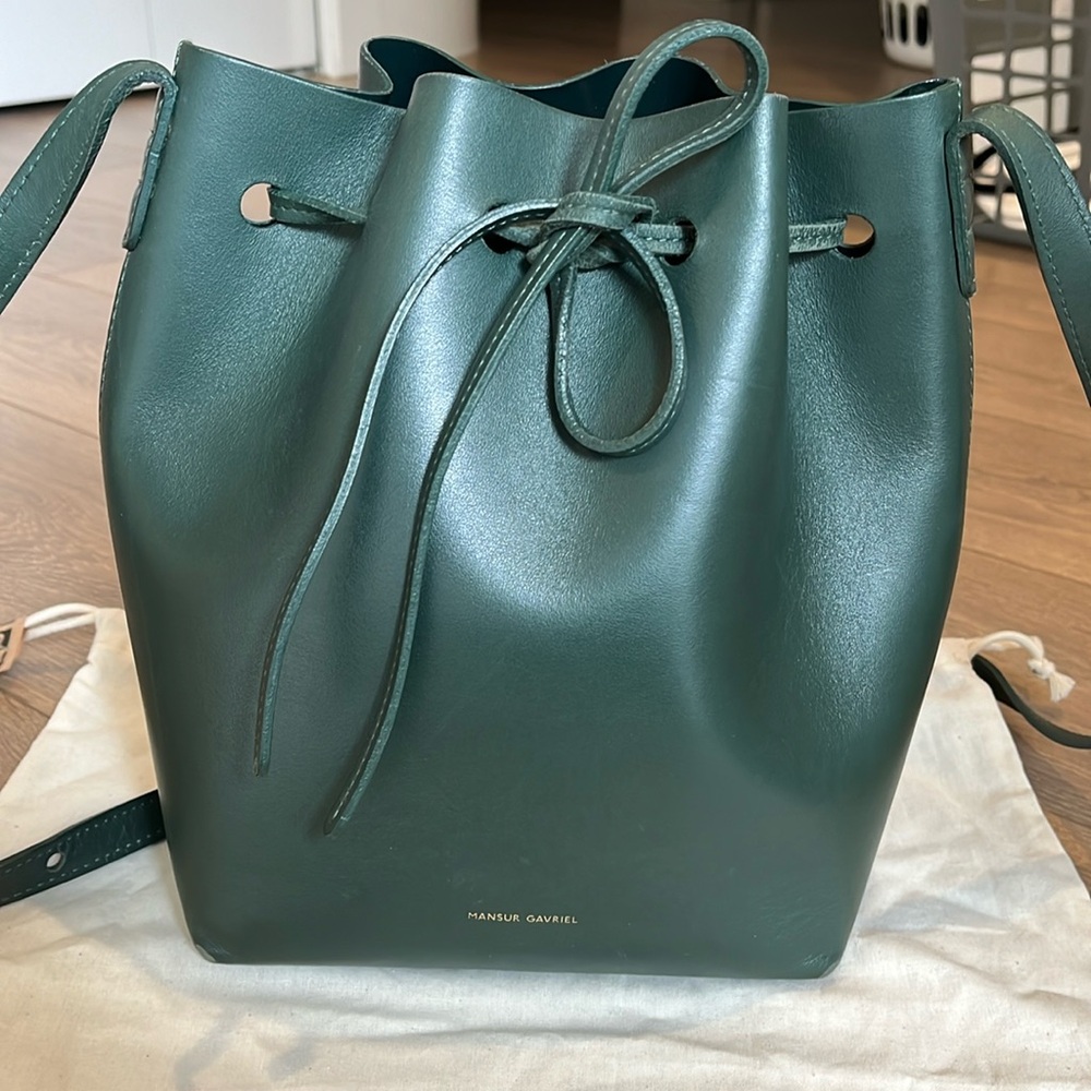 Mansur Gavriel iconic bucket bag in Forest Green